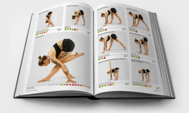 Książka z nazwami pozycji jogi po polsku: Pradada Uttanasana, Parsvottanasana, Gratitudasana, Fallen Flamingo.