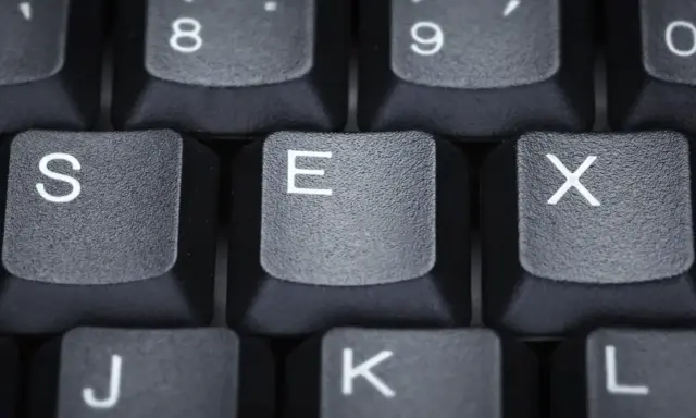 Klawisze S, E, X. Może to początek wpisu na sex blog pl?