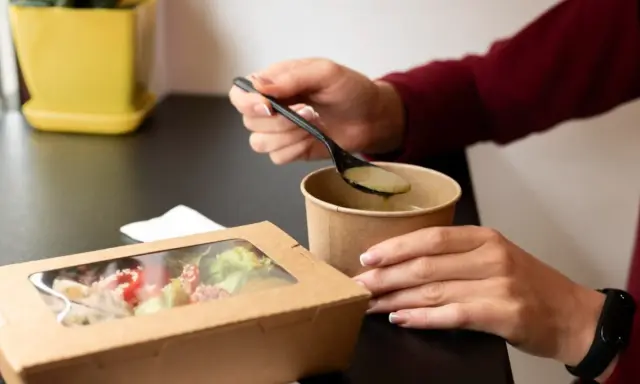 Co to jest catering? Rodzaje, korzyści, jak wybrać firmę