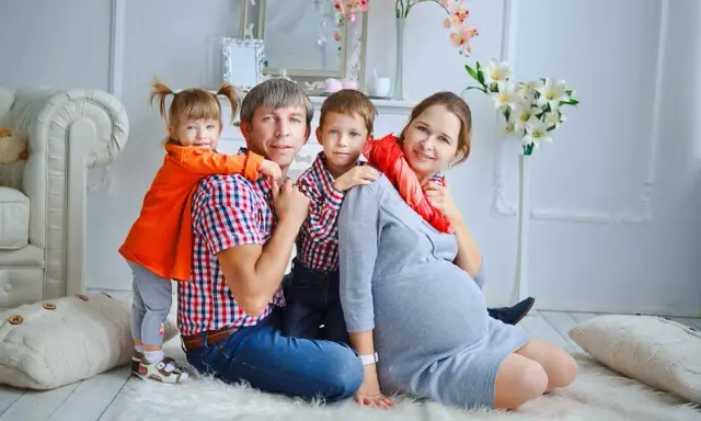 Ile rodzinnego na dzieci? Kwoty, warunki i dodatki Sprawdź!