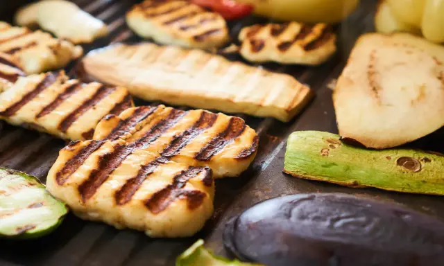Gdzie kupić ser halloumi? Od dyskontu po delikatesy pełny przewodnik