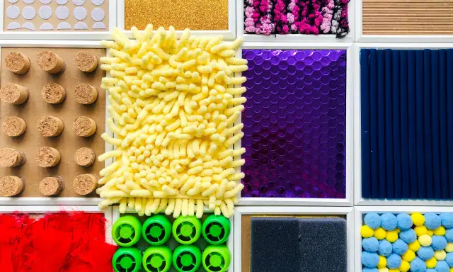 Panele sensoryczne DIY: Stwórz bezpieczną zabawkę dla rozwoju dziecka