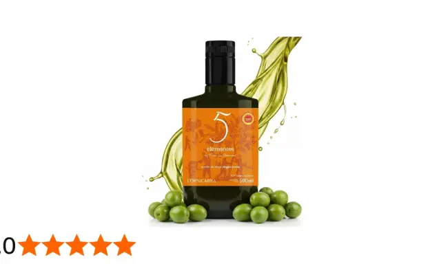 Aceite de oliva virgen extra "5 Elementos" Cornicabra, con un chorro dorado y aceitunas. ¿Cual es el aceite de oliva mas fuerte? Este podría serlo.