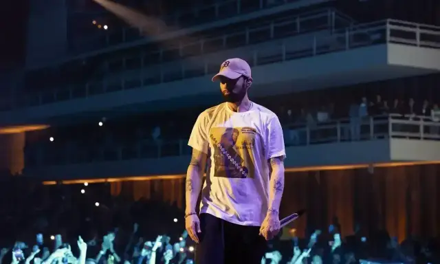 Eminem na scenie, tłum szaleje. Czy to koncert w Polsce?