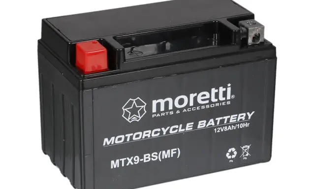 Czarny akumulator motocyklowy Moretti MTX9-BS(MF) 12V8Ah. Czy to model AGM czy żelowy?