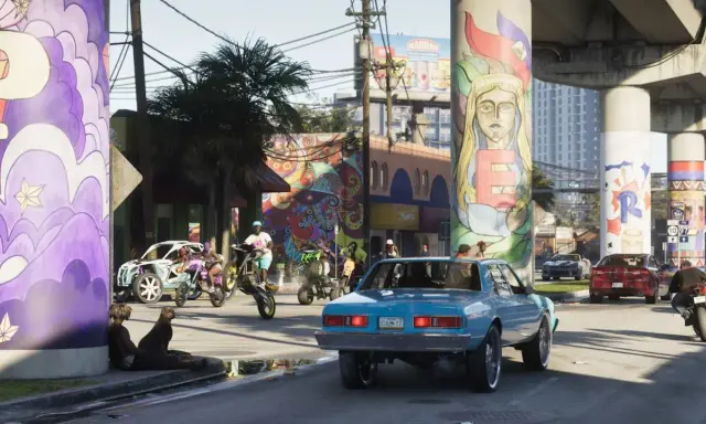 Kolorowe murale zdobią filary wiaduktu w słoneczny dzień. Na ulicy ruchliwie: ludzie na motocyklach i quadach, samochody, psy. To scena z GTA 6 online.