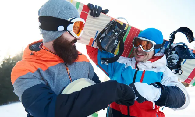 Jak się ubrać na snowboard? Ekspert radzi: ciepło i bezpiecznie!