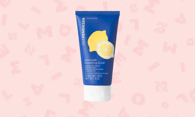 Tube bleu OLEHENRIKSEN Lemonade Smoothing Scrub, avec des citrons. Exfolie avec AHA et extrait de zeste de citron. Aha, bha, c'est le moment de la douceur !