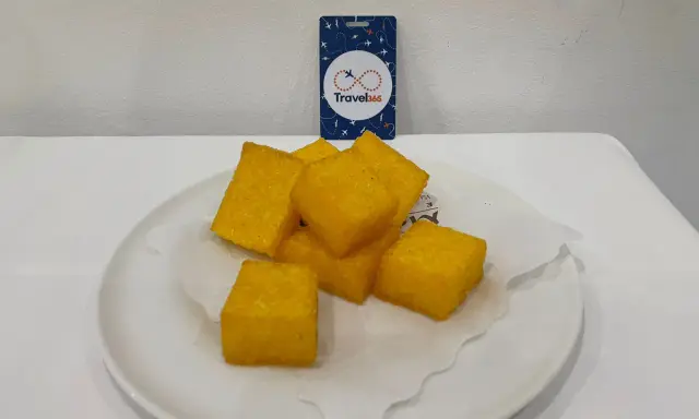 Frittelle di mais dorate, un assaggio della tipica cucina barese.