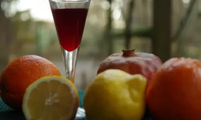 Jak zrobić drink z grenadiną? Przepisy na hity i domowy syrop!