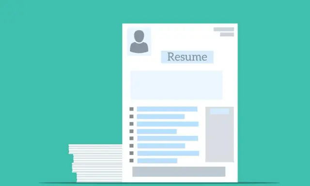 Stos dokumentów z CV. Jedna strona z napisem "Resume" i ikoną osoby, obok stos papierów.