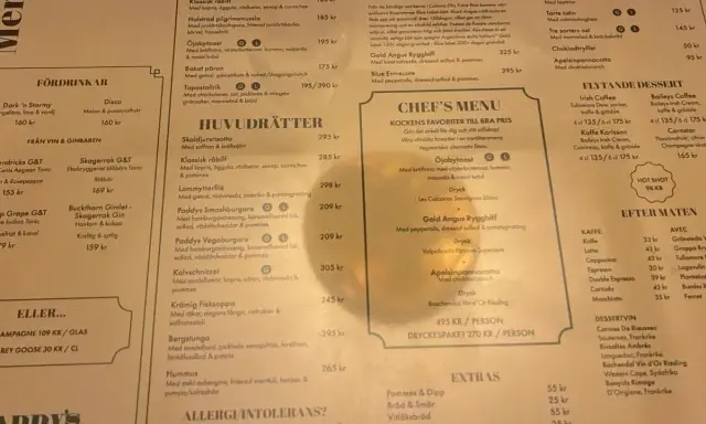 Meny med "Paddy's recensioner" som en del av menyn, med rätter som Gold Angus Ryggbiff och Paddys Smashburgare.