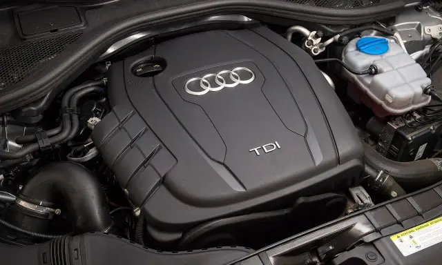 Silnik TDI w Audi A6 C7, produkowanym w latach 2011-2018, gotowy do pracy.