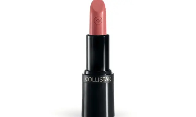 Rossetto Collistar in una tonalità pesca delicata, uno dei tanti splendidi colori rossetti disponibili.