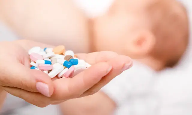 Medicamentos y lactancia: Guía segura para madres (¡la mayoría son compatibles!)