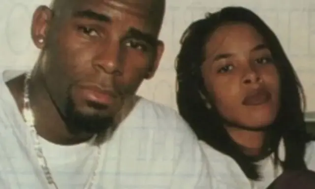 Aaliyah i R. Kelly na zdjęciu.