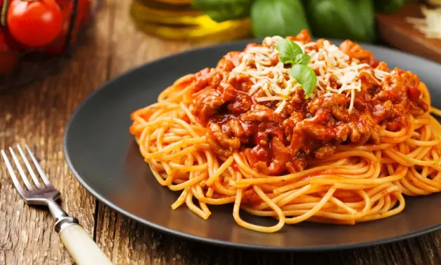 Najlepszy sos do spaghetti z mięsem mielonym: Triki szefów kuchni