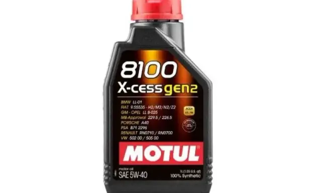 Butelka oleju silnikowego Motul 8100 X-cess gen2 SAE 5W-40.