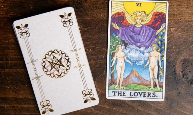 Tarot a wierność partnera: Jak karty ujawnią prawdę o związku?
