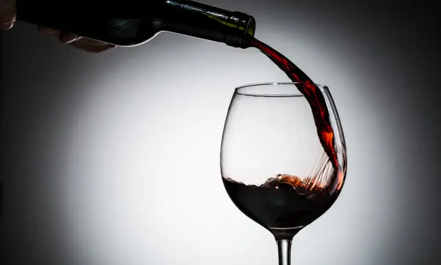 Czerwone wino: zdrowie czy pułapka? Odkryj fakty!