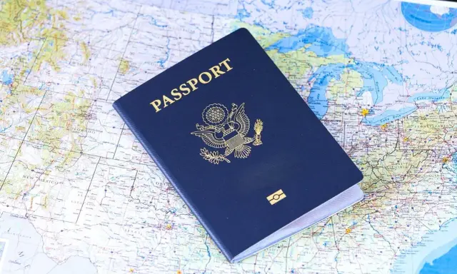 Paszport USA na mapie. Planujesz podróż i zastanawiasz się, do jakich krajów nie trzeba paszportu?