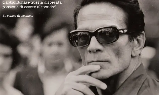 Uomo con occhiali da sole, pensieroso, con la mano sul mento. Una frase evoca una supplica a mia madre, un desiderio di non abbandonare la passione per la vita.