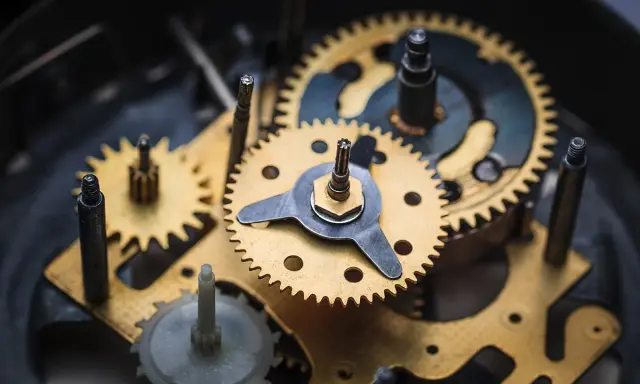 Wymiana mechanizmu zegara ściennego? To prostsze niż myślisz!
