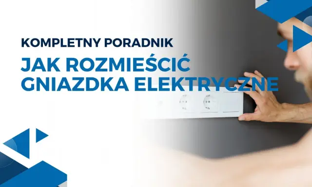 Kompletny poradnik: jak rozmieścić gniazdka elektryczne w domu. Mężczyzna montuje białe gniazdka na szarej ścianie.