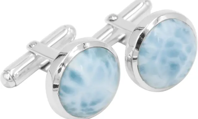 Gemelli eleganti con pietra del gemelli azzurra, che ricorda le onde del mare.