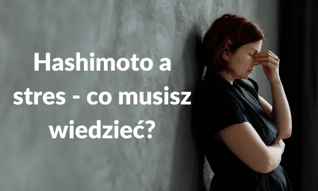 Kobieta z ręką na czole, symbolizująca stres i problemy psychiczne związane z niedoczynnością tarczycy.