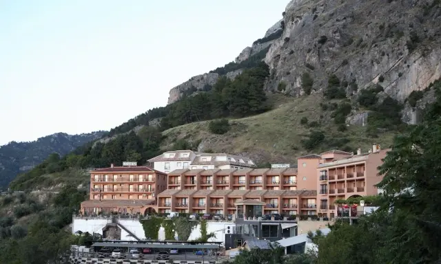 Hotel en Cazorla: Guía experta para tu escapada perfecta en la sierra