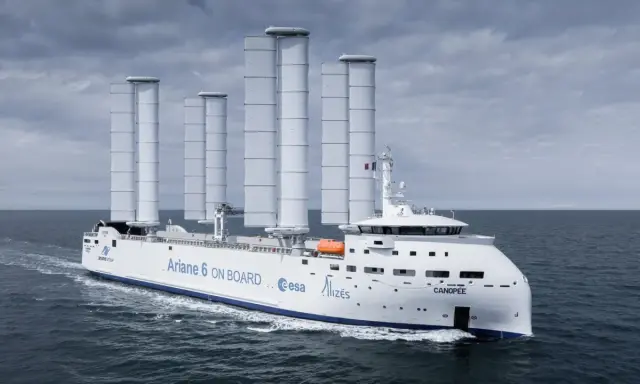 Le navire Canopée, avec ses voiles futuristes, illustre le transport à la voile moderne pour l'acheminement de pièces de fusée Ariane 6.