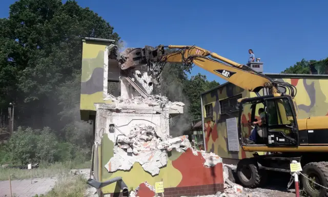 Ile kosztuje rozbiórka budynku? Cennik i sekrety oszczędności