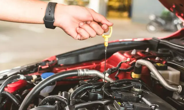 Motoröl nachfüllen: So vermeiden Sie teure Motorschäden effektiv