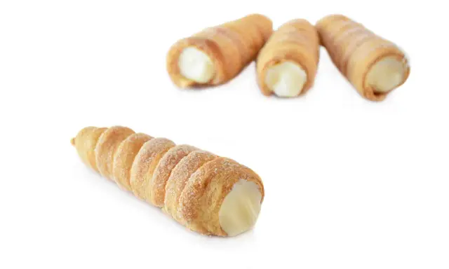 Słodkie rurki z kremem, idealne na deser. Zastanawiasz się, ile kcal ma rurka z kremem?