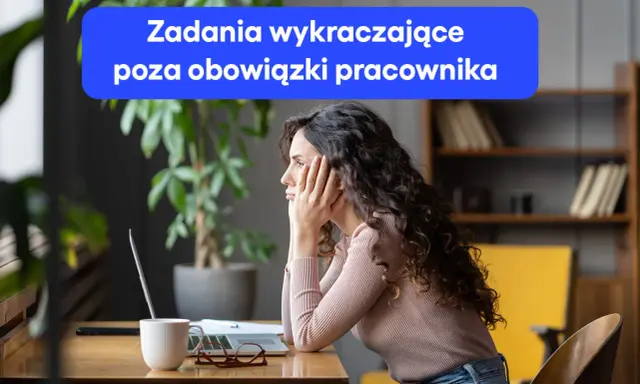 Kobieta zamyślona nad zadaniami wykraczającymi poza obowiązki pracownika.