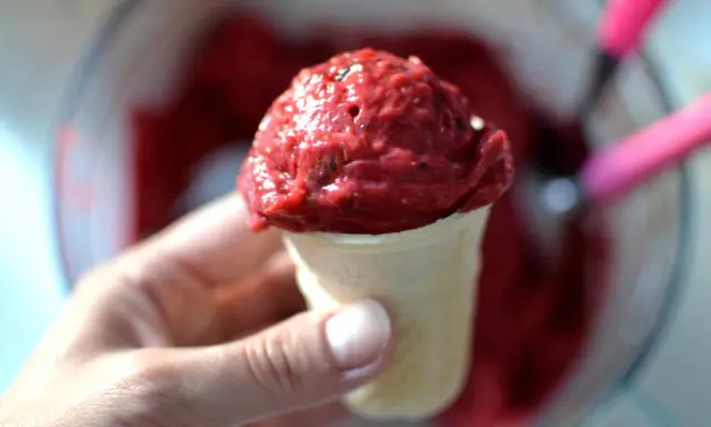 Sorbet malinowy: gładki przepis bez maszynki (także fit!)