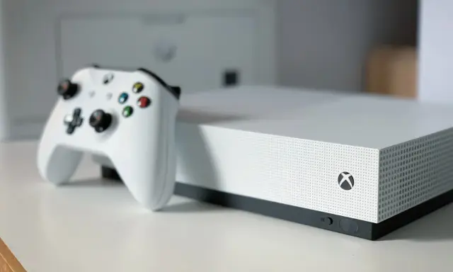 Gry na Xbox Series S: Gdzie i jak kupować, by oszczędzić?