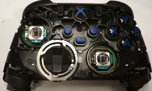 Jak zresetować pada Xbox One? Rozwiąż problemy z kontrolerem!