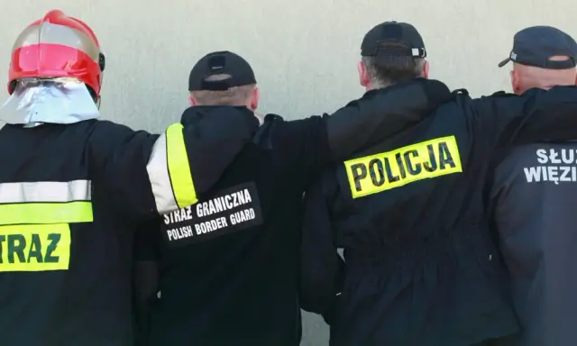 Strażak, pogranicznik, policjant i strażnik więzienny. Wszyscy z prawem do dwóch emerytur dla mundurowych przed 1999.