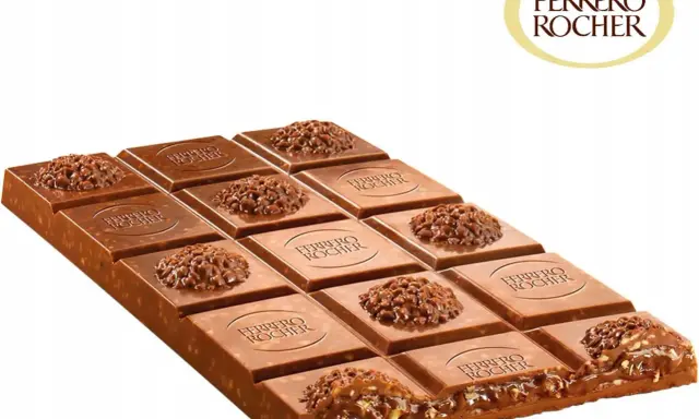 Tabliczka czekolady Ferrero Rocher z orzechami i kremowym nadzieniem. Zastanawiasz się nad ferrero rocher kcal?