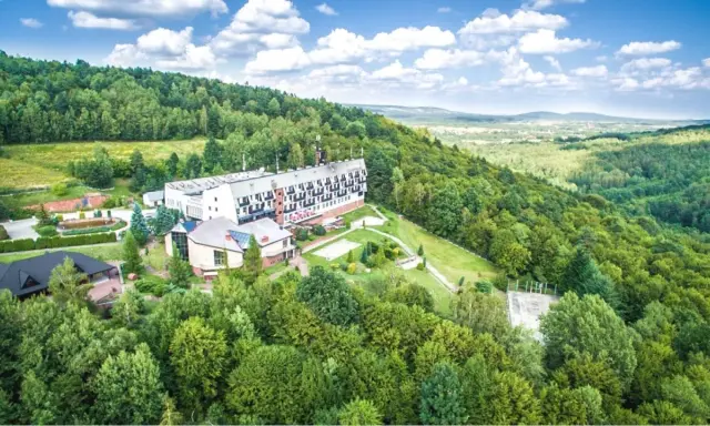 Hotel w otoczeniu zieleni Gór Świętokrzyskich. Malownicze miejscowości i krajobrazy.