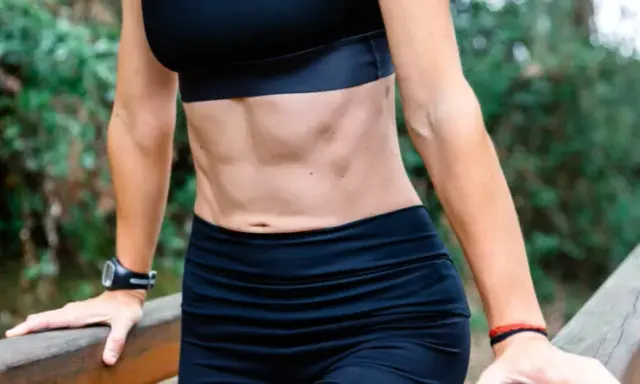 Jak wyrzeźbić brzuch u kobiet? Dieta i trening krok po kroku