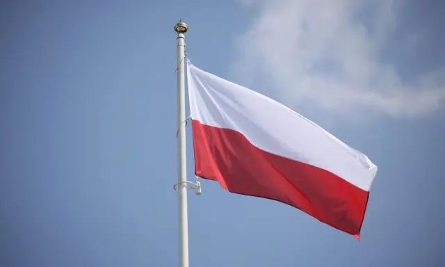 Biało-czerwona flaga Polski: Skąd się wzięły te barwy i co oznaczają?
