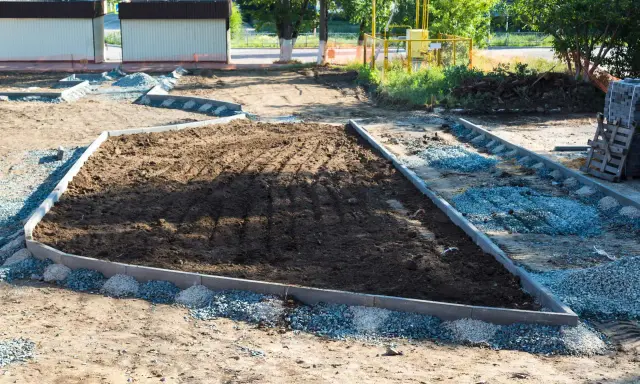 Obrzeża ogrodowe: Materiały i DIY. Stwórz idealne granice!