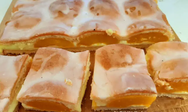 Ciasto z brzoskwiniami Joli: 3 przepisy, które zawsze się udają!