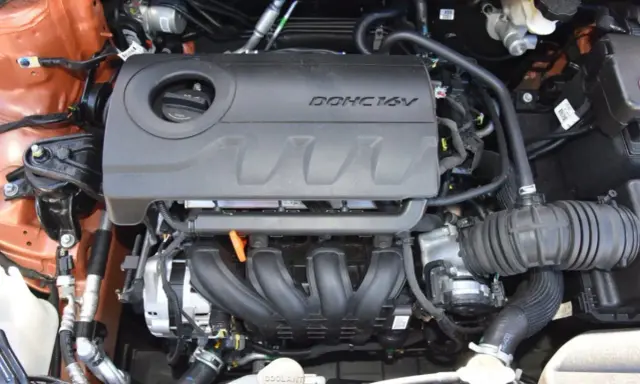 Silnik 1.6 MPI z DOHC 16V, gotowy do pracy.