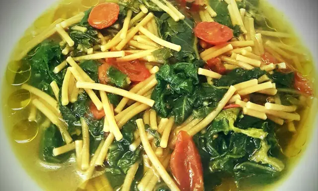 Minestra di Tenerumi: Ricetta Siciliana Facile e Rinfrescante