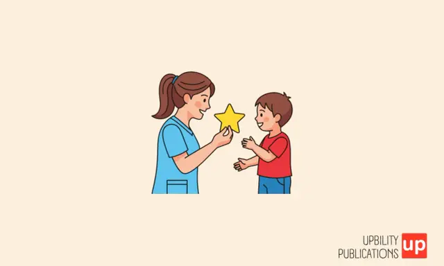 Una donna in camice blu premia un bambino con una stella gialla, un esempio di regolazione emotiva per bambini.