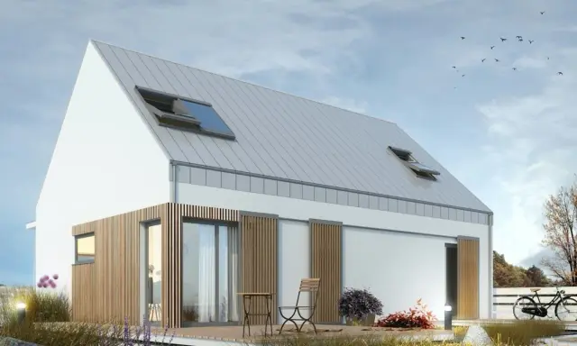 Nowoczesny dom z drewnianymi elementami i szarym dachem, przypominający architektoniczny monolit. Na tarasie stolik i krzesło.